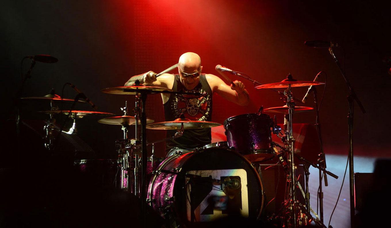 Kenny Aronoff playing drums