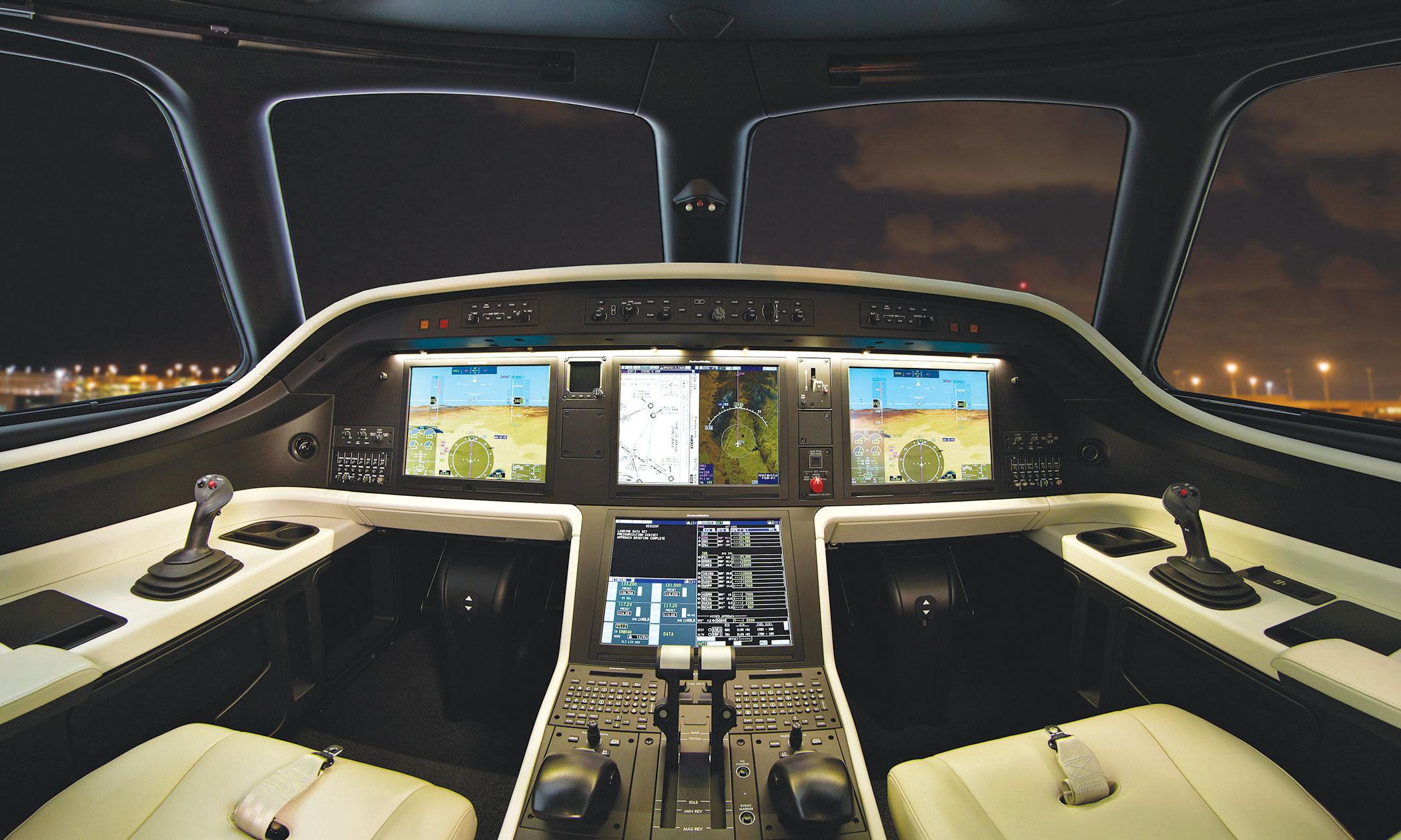Embraer Legacy 450 cockpit