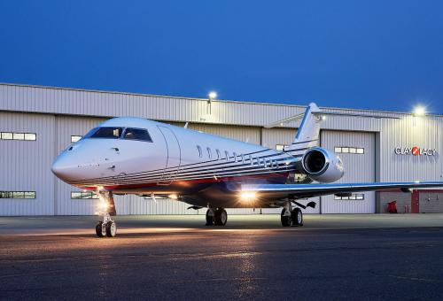 Bombardier Global 5000 at Clay Lacy ramp
