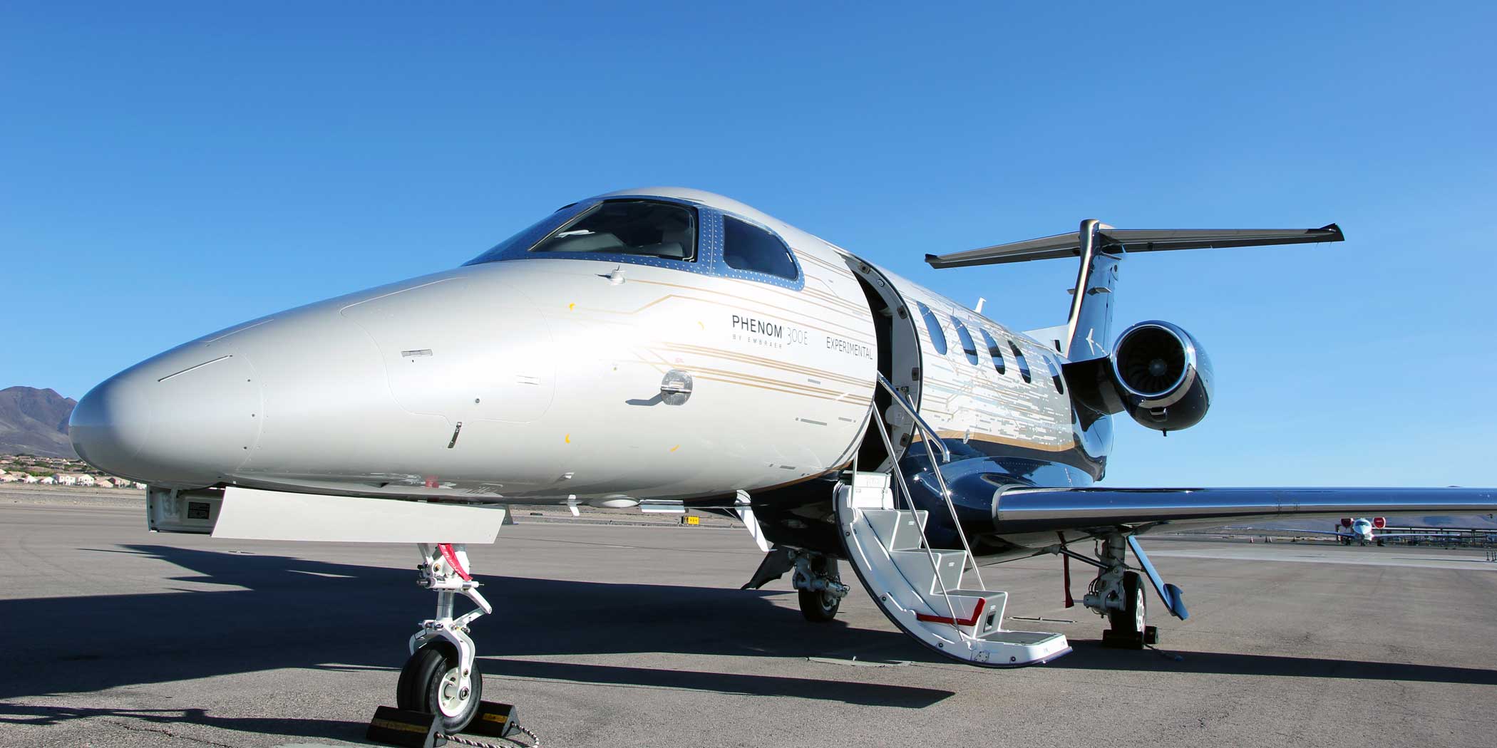 embraer-phenom-300e-business-jet-traveler