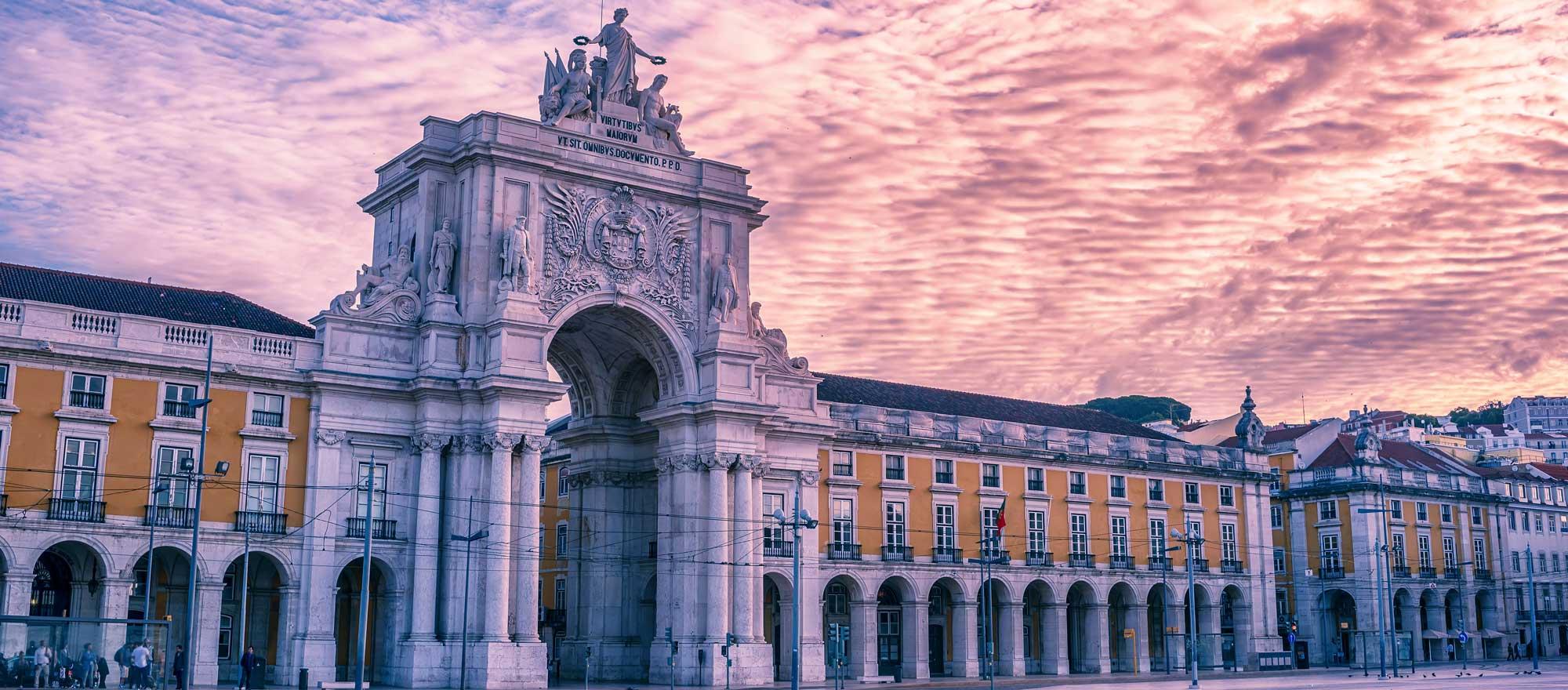 Lisbon, Portugal: the Triumphal Rua Augusta Arch, Arco Triunfal da Rua Augusta at sunrise. Photo: Adobe Stock