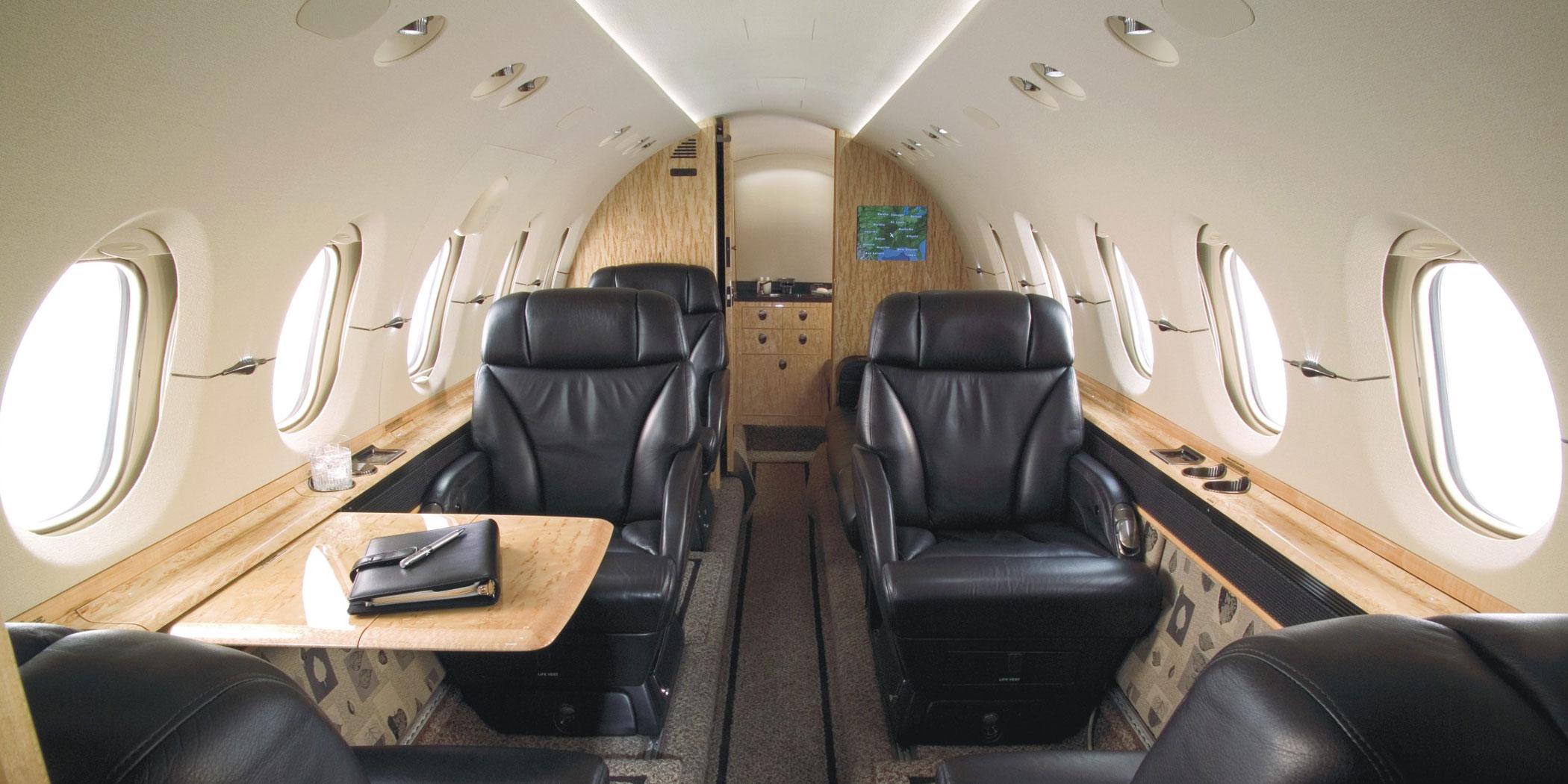 Hawker 850XP interior
