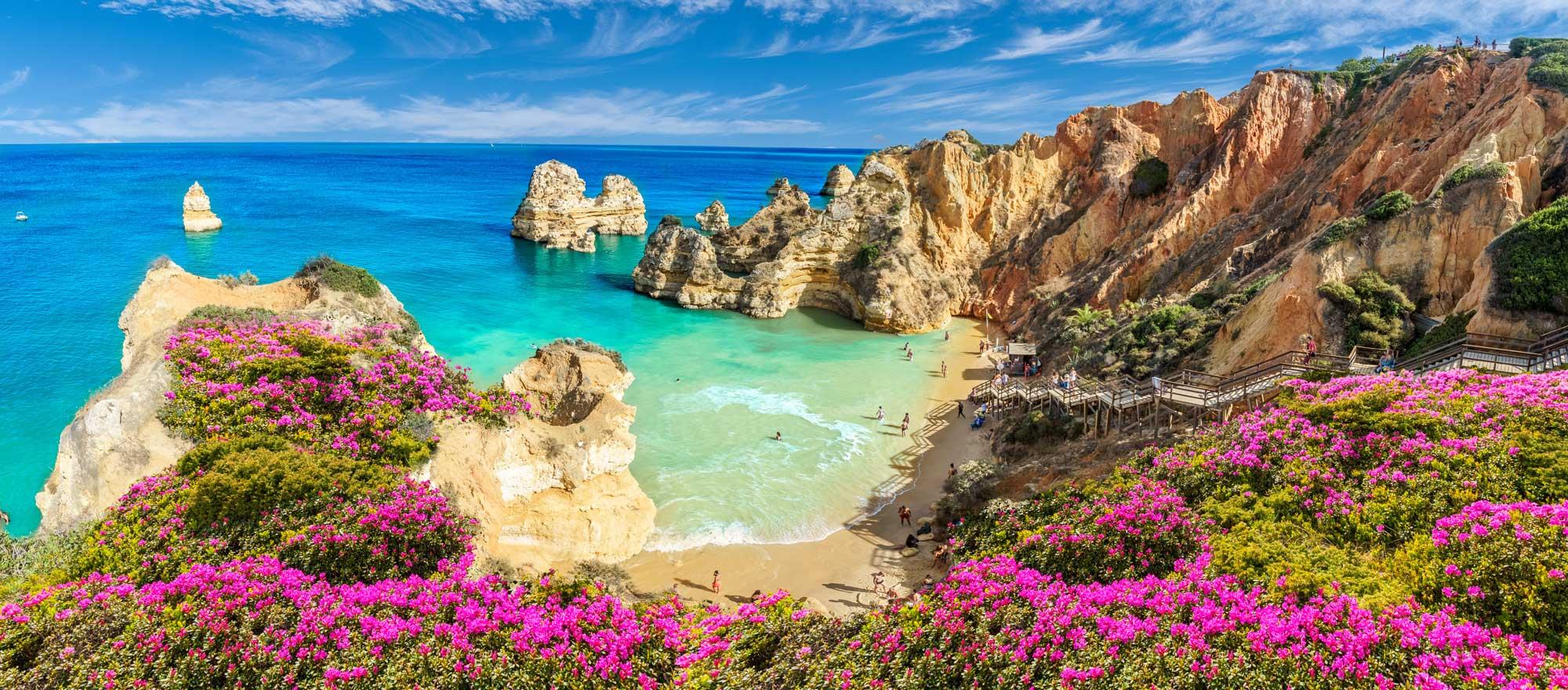 Landscape with Praia do Camilo, famous beach in Algarve, Portugal Photo: Adobe Stockk