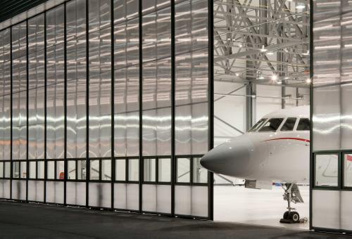 Falcon2000LXS in hangar