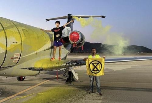 Protestors from Futura Vegetal and Extinction Rebellion damaged an Embraer Phenom 300 jet at Ibiza Airport.
